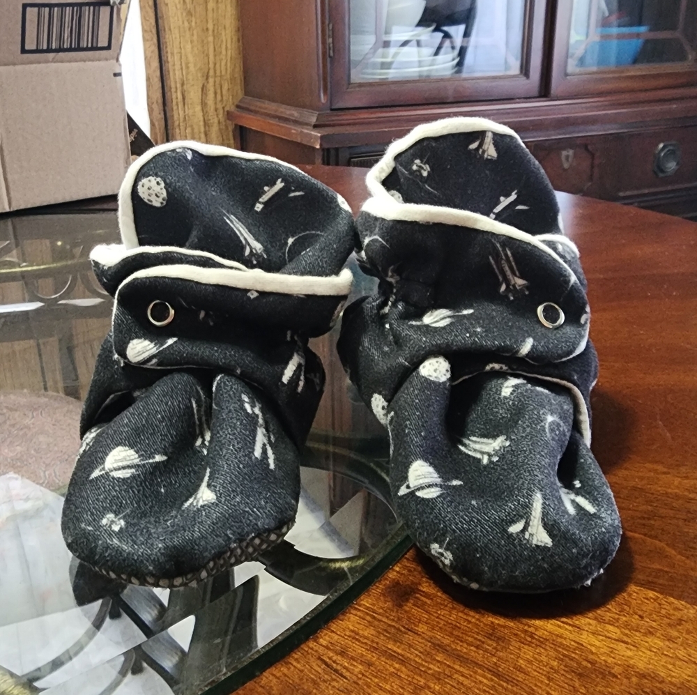 Slippers - Picture 2 of 11